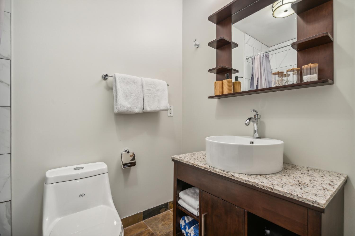 Cozy One Bedroom Condo With Indoor Pool And Hottub Canmore Ngoại thất bức ảnh