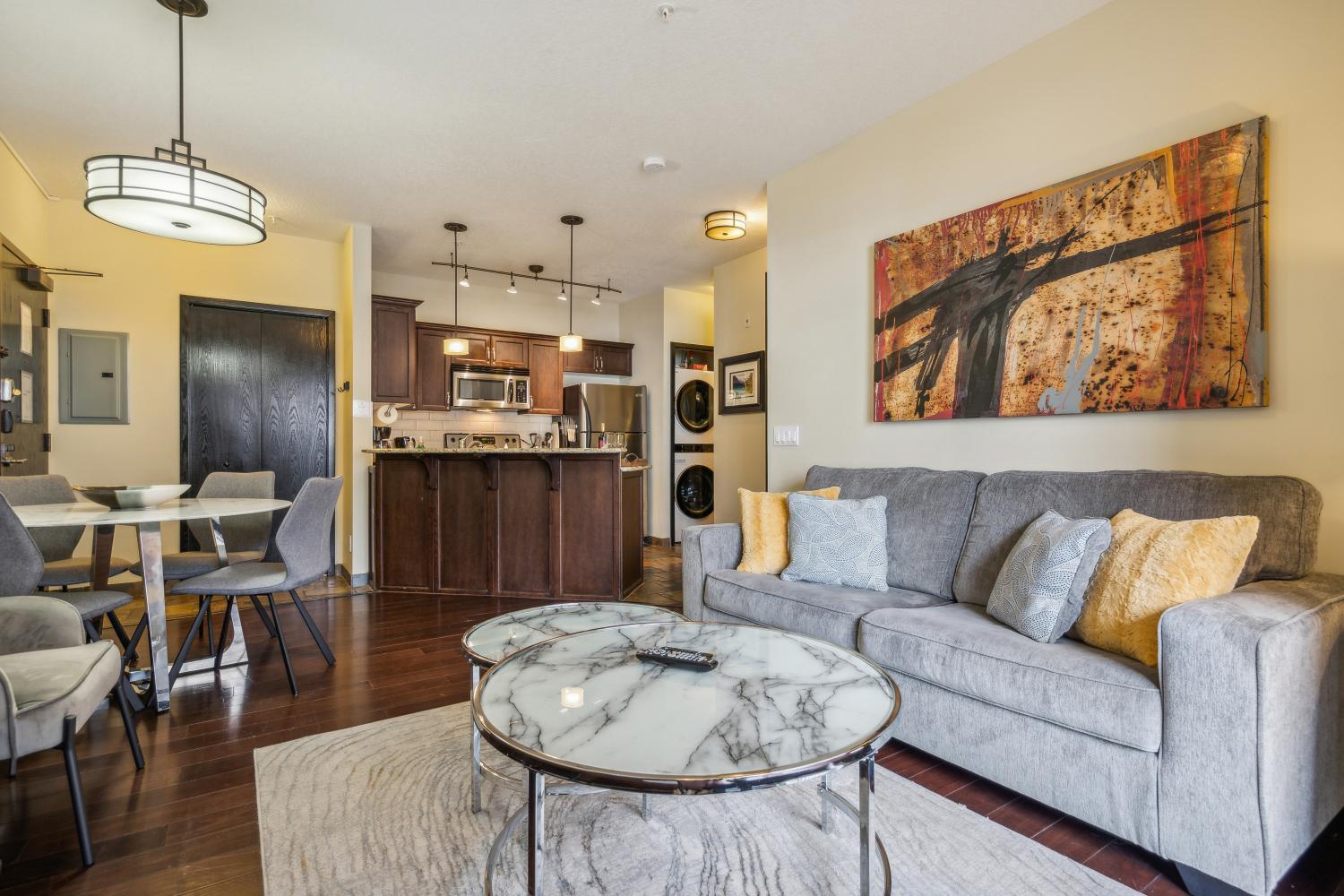 Cozy One Bedroom Condo With Indoor Pool And Hottub Canmore Ngoại thất bức ảnh
